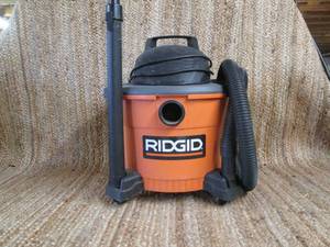 lot 17 image: Ridgid 9 Gallon Shop Vac On Wheels ...