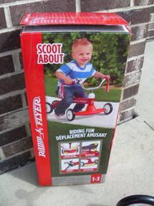 lot 44 image: Radio Flyer, Scoot About, Ride-on for Kids, Steel, Red-Not used