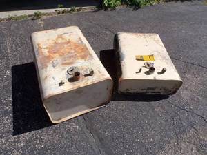 lot 66 image: Pair of Metal Tempo LONG Cruise Fuel Tank Marine Gas Tanks