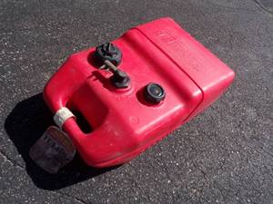 lot 70 image: Boat Gas Tank 6 Gallon Unused