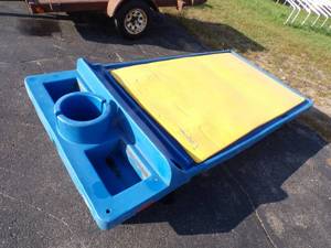 lot 4 image: Fun Raft with Pad