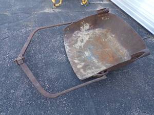lot 6 image: Antique Horse Drawn Dirt Scoop
