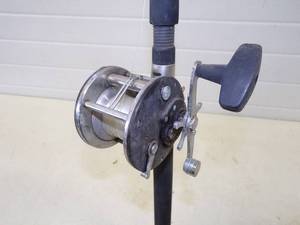 lot 87 image: Heavy Duty Rod and Reel