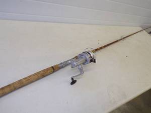 lot 89 image: Heavy Duty Rod and Reel