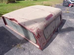 lot 92 image: Fiberglass Truck Topper came off 1998 Chevy Short Box