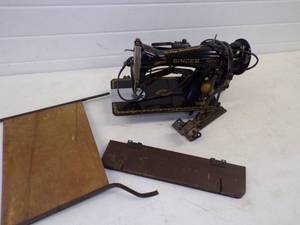 lot 99 image: Singer sewing Machine
