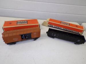 lot 9 image: Vintage Lionel  New York City Box Car  #3464 and Gondola Car #6462