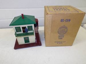 lot 12 image: Vintage Lionel  Operating Switch Tower #445