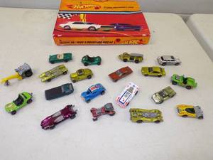lot 21 image: 19 Vintage Red Line Hotwheels Cars