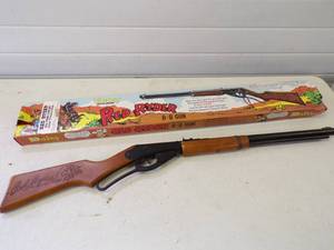 lot 34 image: 1938B Red Ryder BB Gun with Box