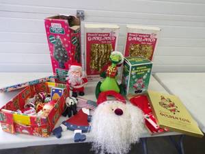 lot 36 image: Vintage Christmas Dcor Lot