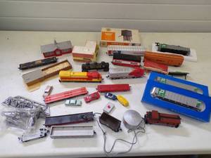 lot 102 image: Vintage Toy Train Set miscellaneous cars and accessories