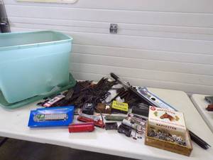 lot 104 image: Vintage Toy Train Set miscellaneous cars and accessories