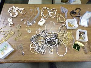 lot 126 image: Costume Jewelry Lot