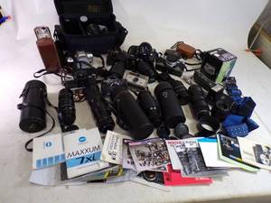 lot 130 image: Large Lot of Vintage Cameras and Lenses
