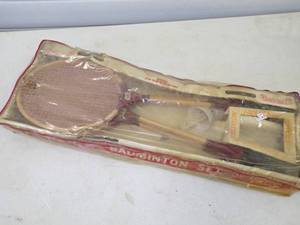 lot 150 image: Vintage Badminton Set