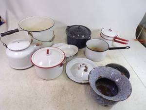 lot 160 image: Vintage Emanalware