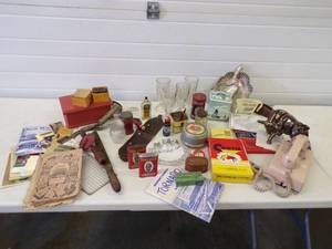 lot 173 image: Fantastic collection of Vintage Collectables