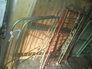 Vintage Metal Crib � complete