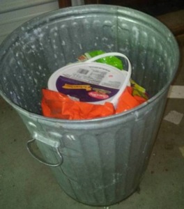 Metal garbage can w cover with Birdseed variety