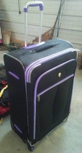 Olympia Extra large Suitcase on wheels