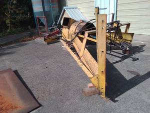 Pull behind snowblower PTO 3 point, 102 width hydraulic chute.