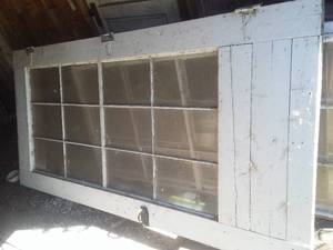 lot 30 image: Vintage 12 Pane Strap Hinged Door