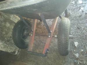 lot 32 image: Poly Wheelbarrow, 2 wheel.