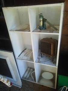 lot 46 image: 2 Ton Hydraulic Jack, Vintage Heater and storage Cube