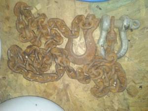 lot 53 image: Monster Chain and 2 Propane Tanks (One tank edge is in the picture) BIG chain.