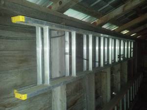 lot 76 image: 18 Ft. Aluminum Extension Ladder.