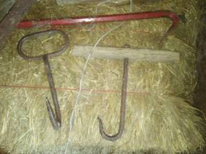 lot 89 image: Bale Hooks, Crowbar, Cowbell and more.