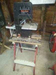 lot 103 image: Black and Decker 7  in. Power Band Saw with stand.