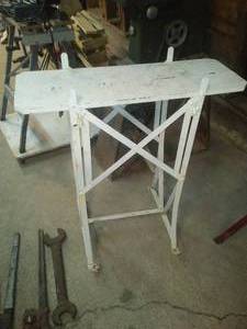 lot 105 image: Vintage Expanding Planter stand.