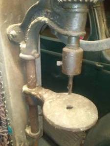 lot 86 image: Vintage Manual Drill Press.
