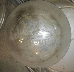 lot 120 image: Chrysler, Plymouth, Dodge Hubcaps (7) variety