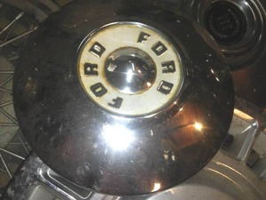 lot 124 image: Thunderbird, Mercury, Ford and more Hubcaps (12) variety