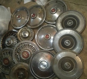 lot 125 image: Mustang, Corvette Hubcaps (13) variety