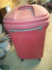 lot 136 image: 50 Gallon covered Trash Can with rollers.
