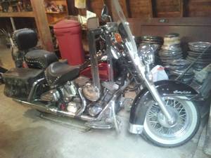 lot 1 image: 1989 Harley Davidson, Heritage Classic Softail,1500cc, 28,882 miles - mild custom. Excellent