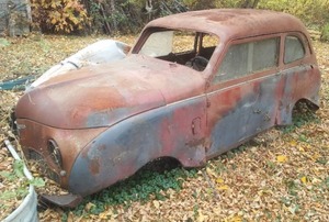 lot 8 image: Rare Crosley 2 door Body.