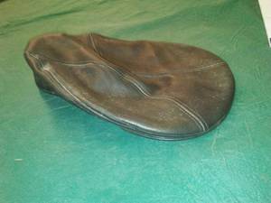 lot 185 image: Black Leather Flat Hat (golfer style)