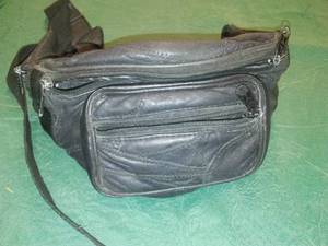 lot 187 image: Leather PouchOrganizer