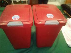 lot 174 image: Sterlite 7.5 gal. Touch Top Containers (2)