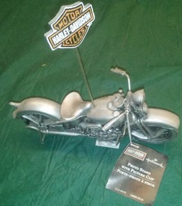 lot 222 image: HARLEY DAVIDSON Hallmark Photo Stand.