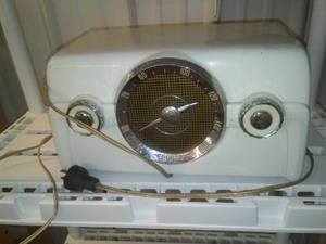 lot 281 image: Vintage Crosley Radio