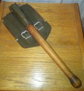 lot 296 image: Folding Shovel and Case. Military 1959