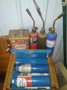 lot 319 image: Propane Torches and Cylinders Justice Bros.
