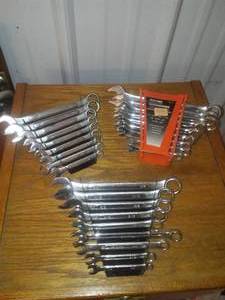 lot 323 image: Wrench Set (3) Open End and Box.