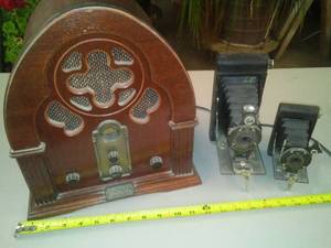 lot 348 image: Radio and Vintage Kodak Cameras (2)